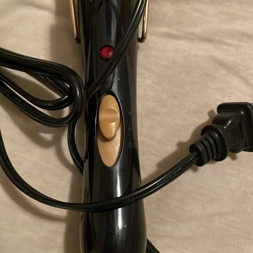 VIDAL SASSOON GOLD SERIES HAIR WAVERS/High & Low heat settings. Heats to 210 VNT